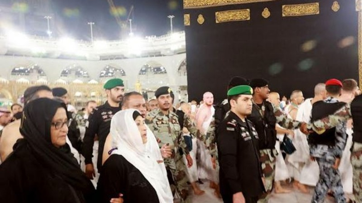 PM performs Umrah PM performs Umrah
