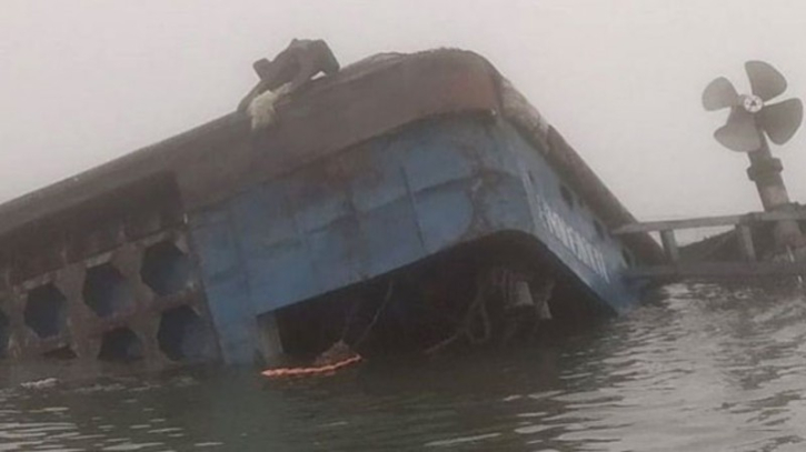 Ferry loaded with vehicles sinks in Paturia