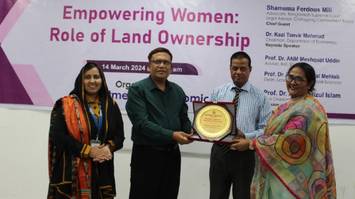 সাউথইস্ট ইউনিভার্সিটিতে জমির মালিকানায় নারীর ক্ষমতায়ন শীর্ষক সেমিনার সাউথইস্ট ইউনিভার্সিটিতে জমির মালিকানায় নারীর ক্ষমতায়ন শীর্ষক সেমিনার