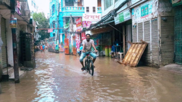 Dwellers of many Dhaka areas wakes up to waterlogged streets