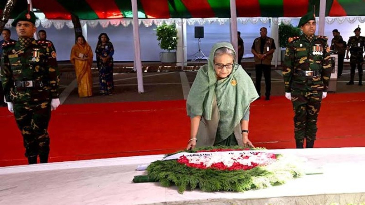 বঙ্গবন্ধুর প্রতি প্রধানমন্ত্রীর শ্রদ্ধা বঙ্গবন্ধুর প্রতি প্রধানমন্ত্রীর শ্রদ্ধা