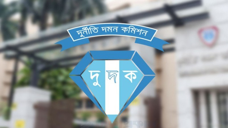দুদক চেয়ারম্যান ও দুই কমিশনারের পদত্যাগ দুদক চেয়ারম্যান ও দুই কমিশনারের পদত্যাগ