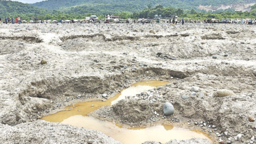 Stone looters destroy tourist spot Sadapathar