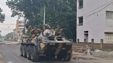 গোপালগঞ্জে কারফিউতেও যানবাহন চলছে, আটক ১৪
