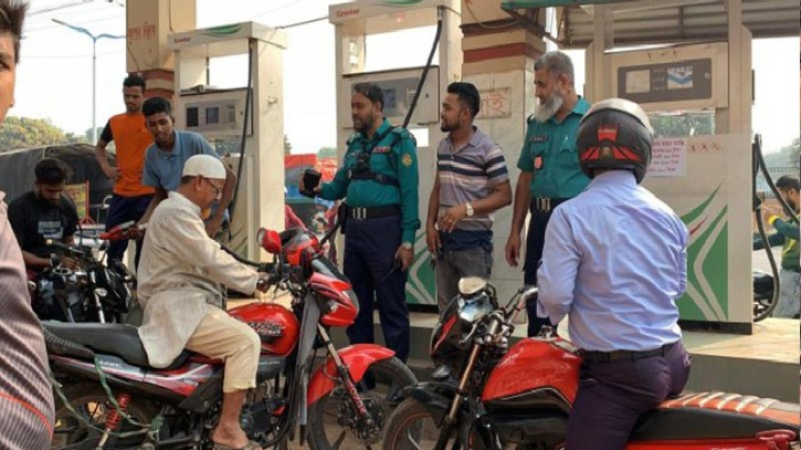 তিন দিনের তেল বিক্রি হয়েছে একদিনে